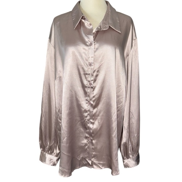 In The Style button down blouse collared long sleeves shiny look size 18 NWT - Picture 1 of 9